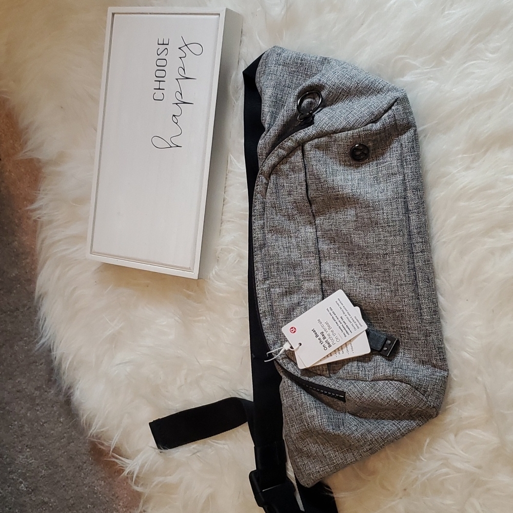 Lululemon "On the beat" belt bag